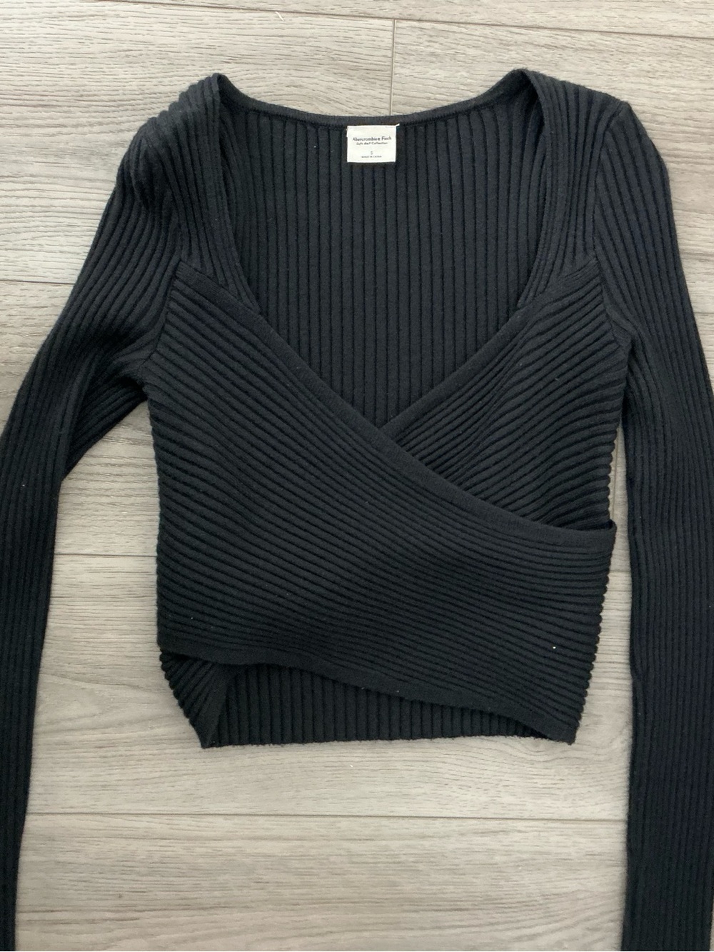 Abercrombie & Fitch Black Ribbed Wrap V-Neck Sweater